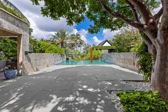 $38,500,000 | 880 South Ocean Boulevard, Manalapan, FL 33462