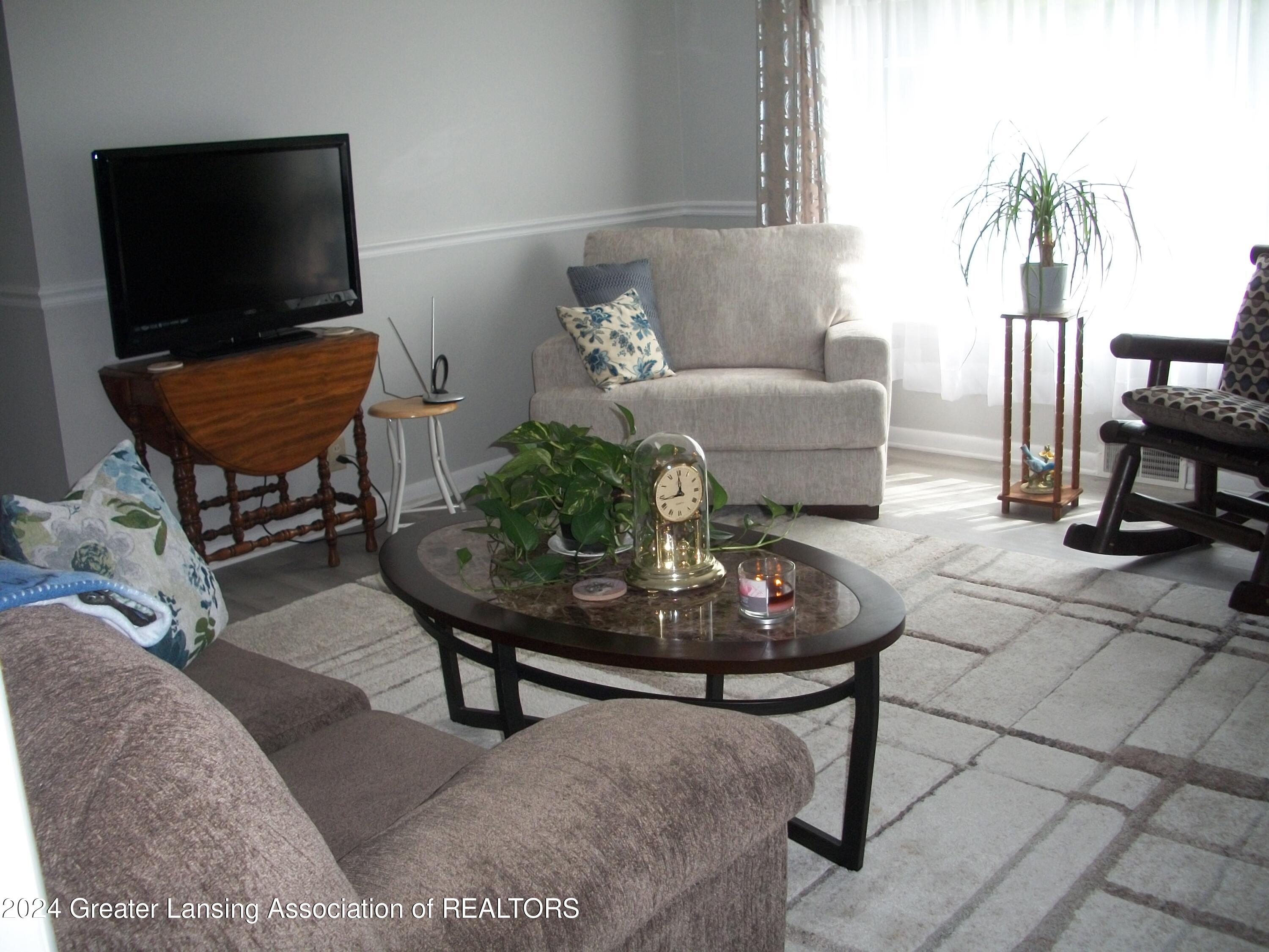 1139 Gould Road Lansing, MI 48917 - Photo 10 of 28 100_5532