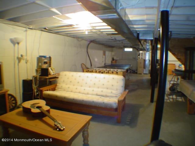 240 Crows Nest Road Manahawkin, NJ 08050 - Photo 20 of 26 a living room with furniture