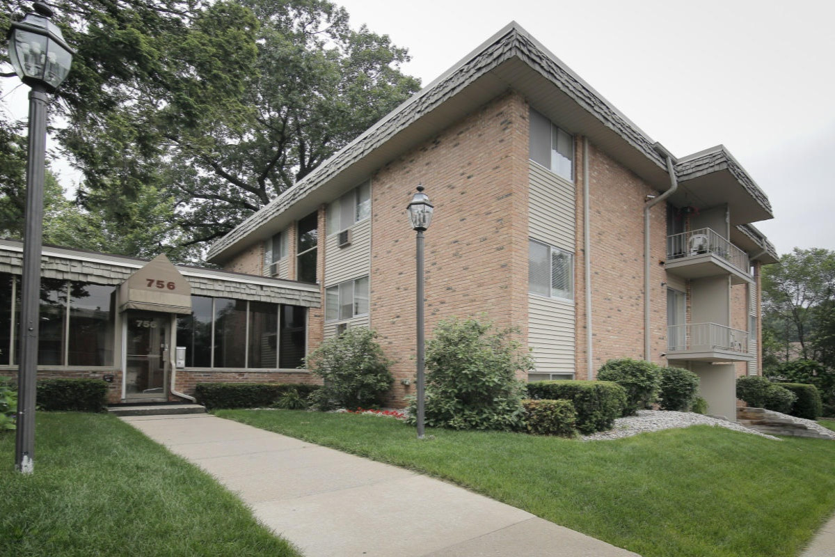 742 West Kilgore Road, Unit 203 Kalamazoo, MI 49008 - Photo 2 of 2 Kilgore Front Shot