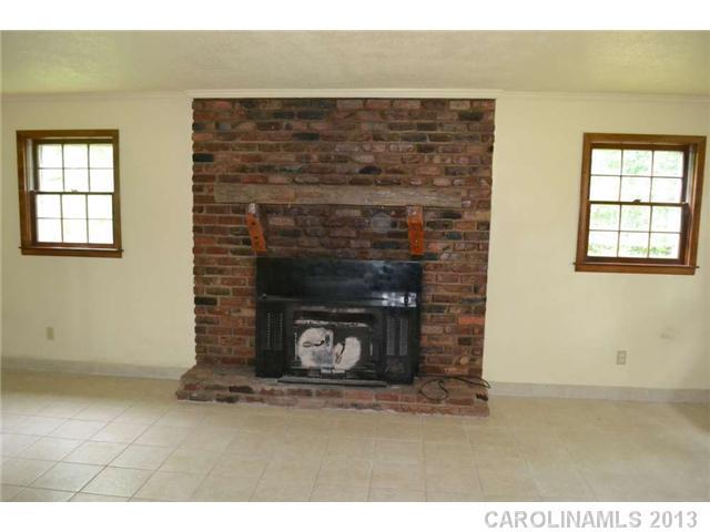 731 Cemetery Loop Hickory, NC 28601 - Photo 11 of 14 Gallery Image 11