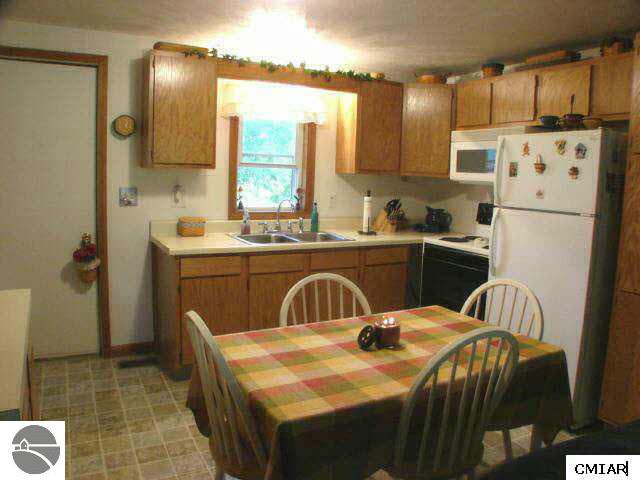 9022 North State Road St. Louis, MI 48880 - Photo 4 of 9 1768594-3.JPG