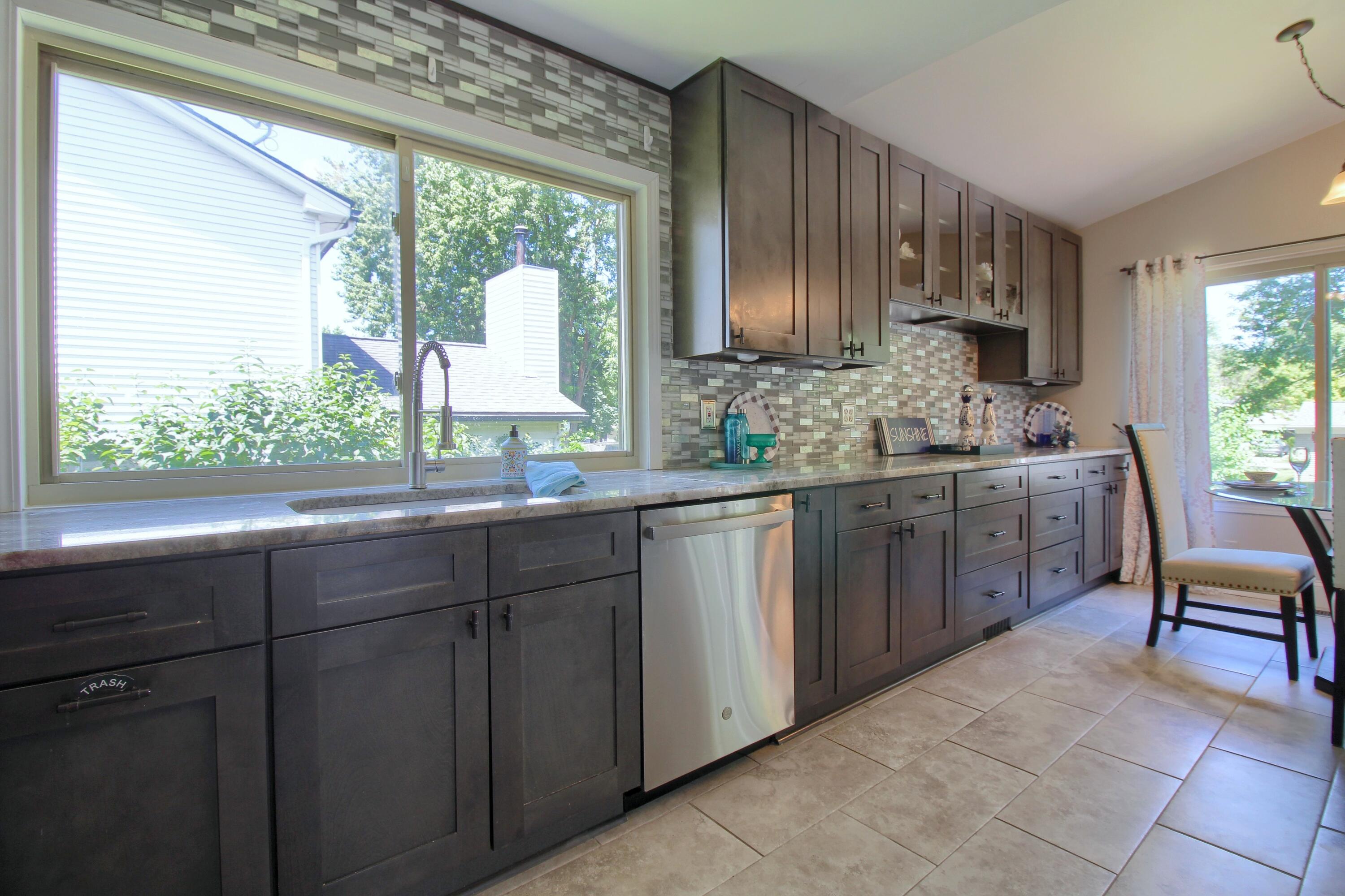 42608 Hanford Road Canton, MI 48187 - Photo 10 of 32 10-Kitchen-3rd-View