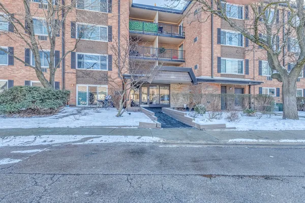 $190,000 | 1107 South Old Wilke Road, Unit 103, Rolling Meadows, IL 60005