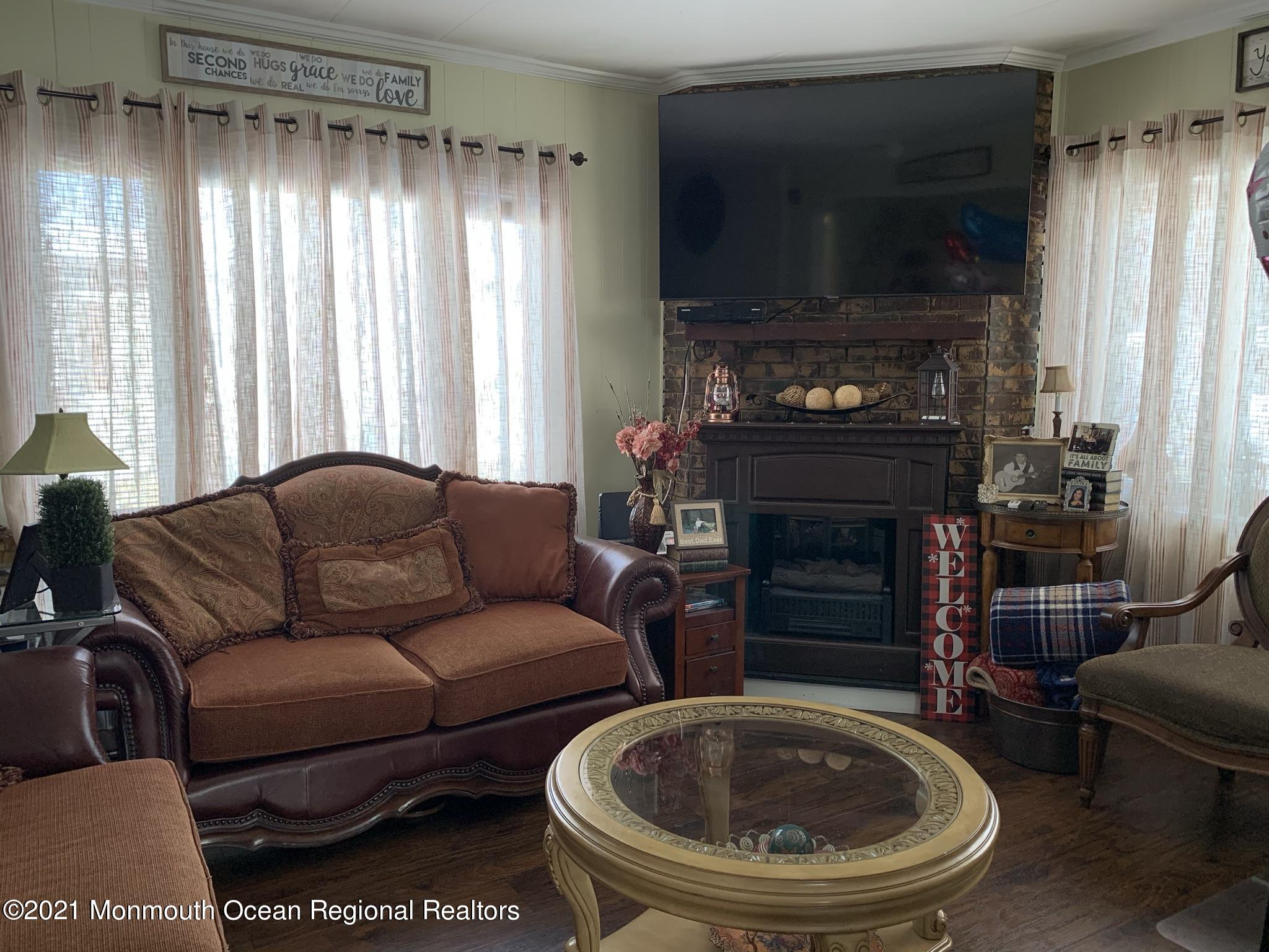 17 Southwind Circle Jackson, NJ 08527 - Photo 5 of 24 IMG_4418