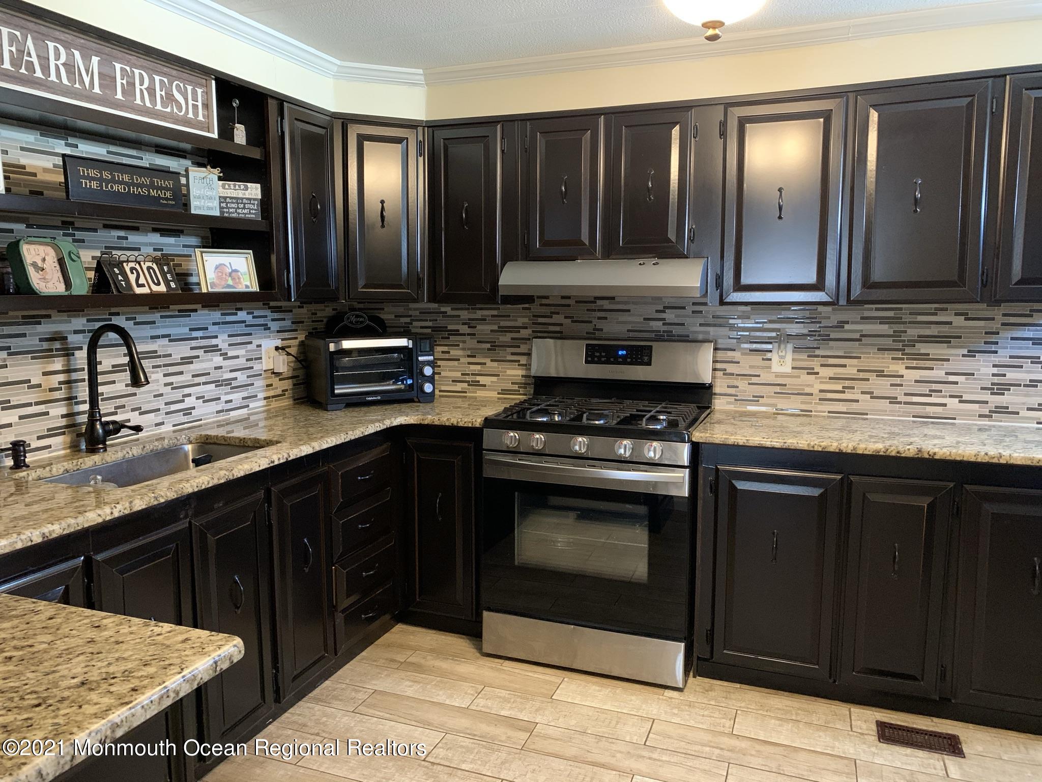 17 Southwind Circle Jackson, NJ 08527 - Photo 7 of 24 IMG_4420