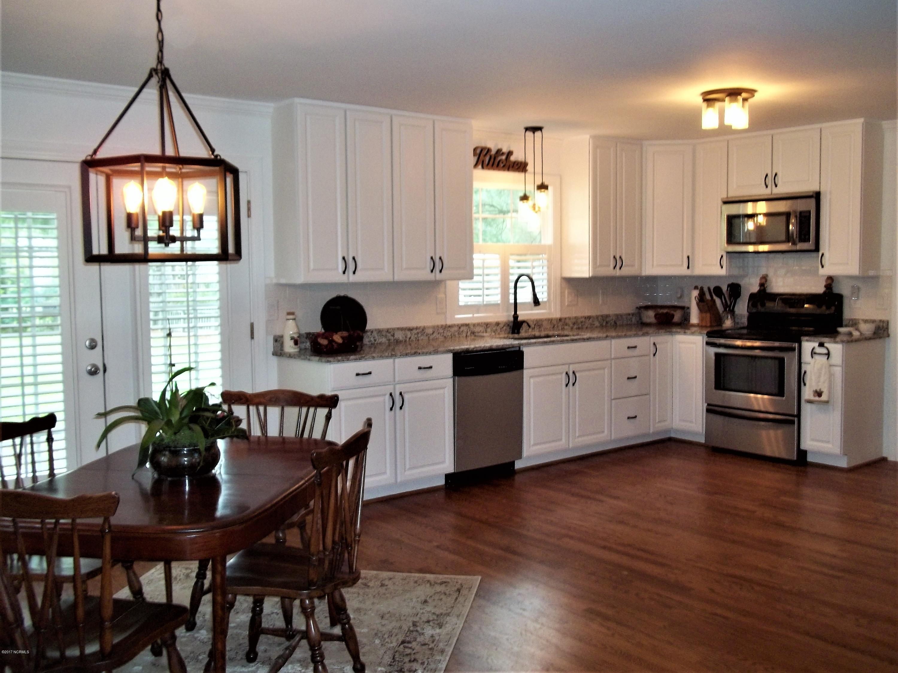 75 River Acres Road Washington, NC 27889 - Photo 11 of 39 Ktichen