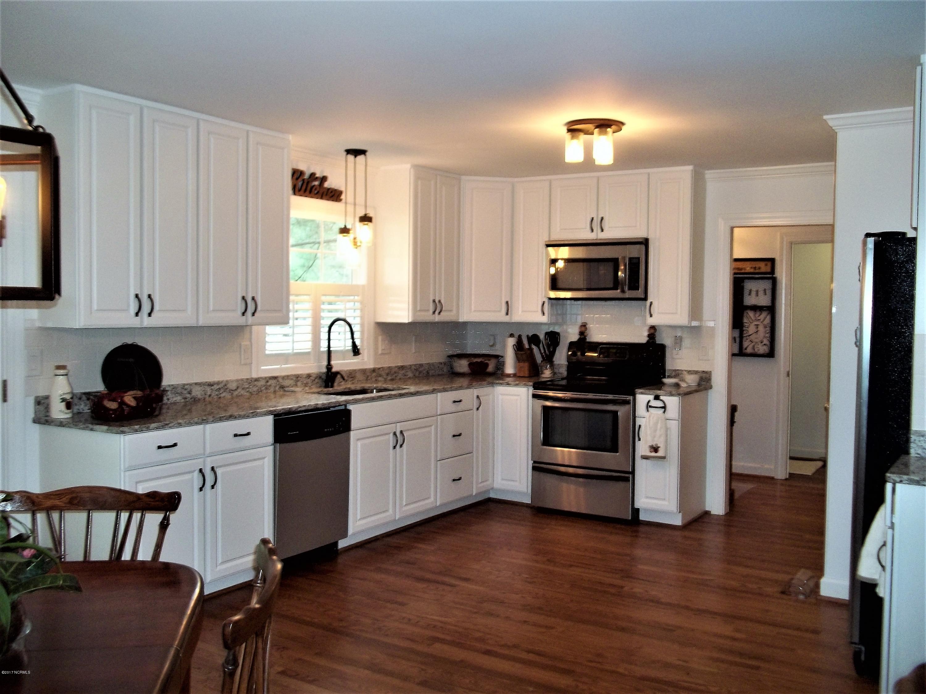 75 River Acres Road Washington, NC 27889 - Photo 12 of 39 Granite Countertops