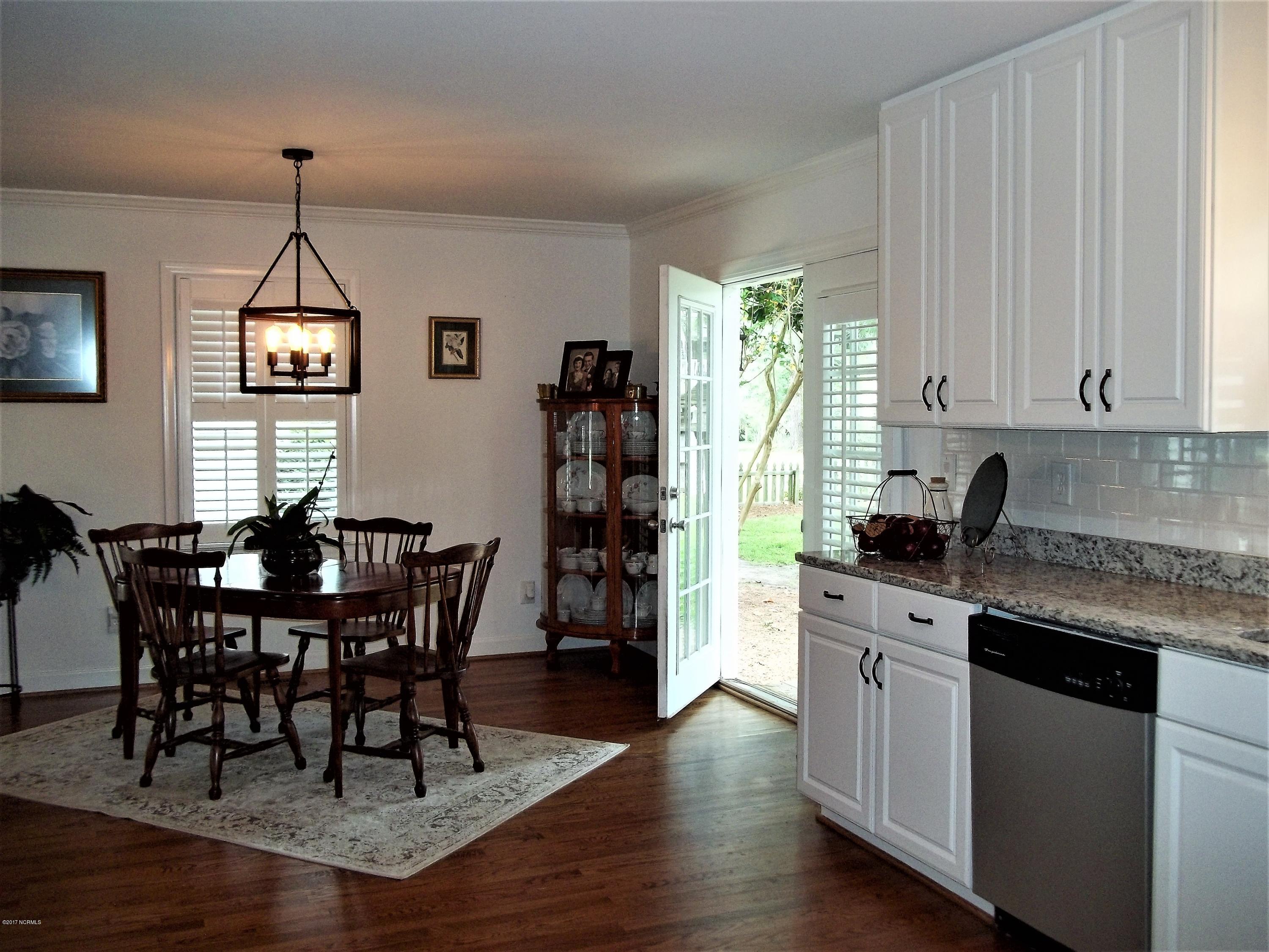 75 River Acres Road Washington, NC 27889 - Photo 13 of 39 Kitchen