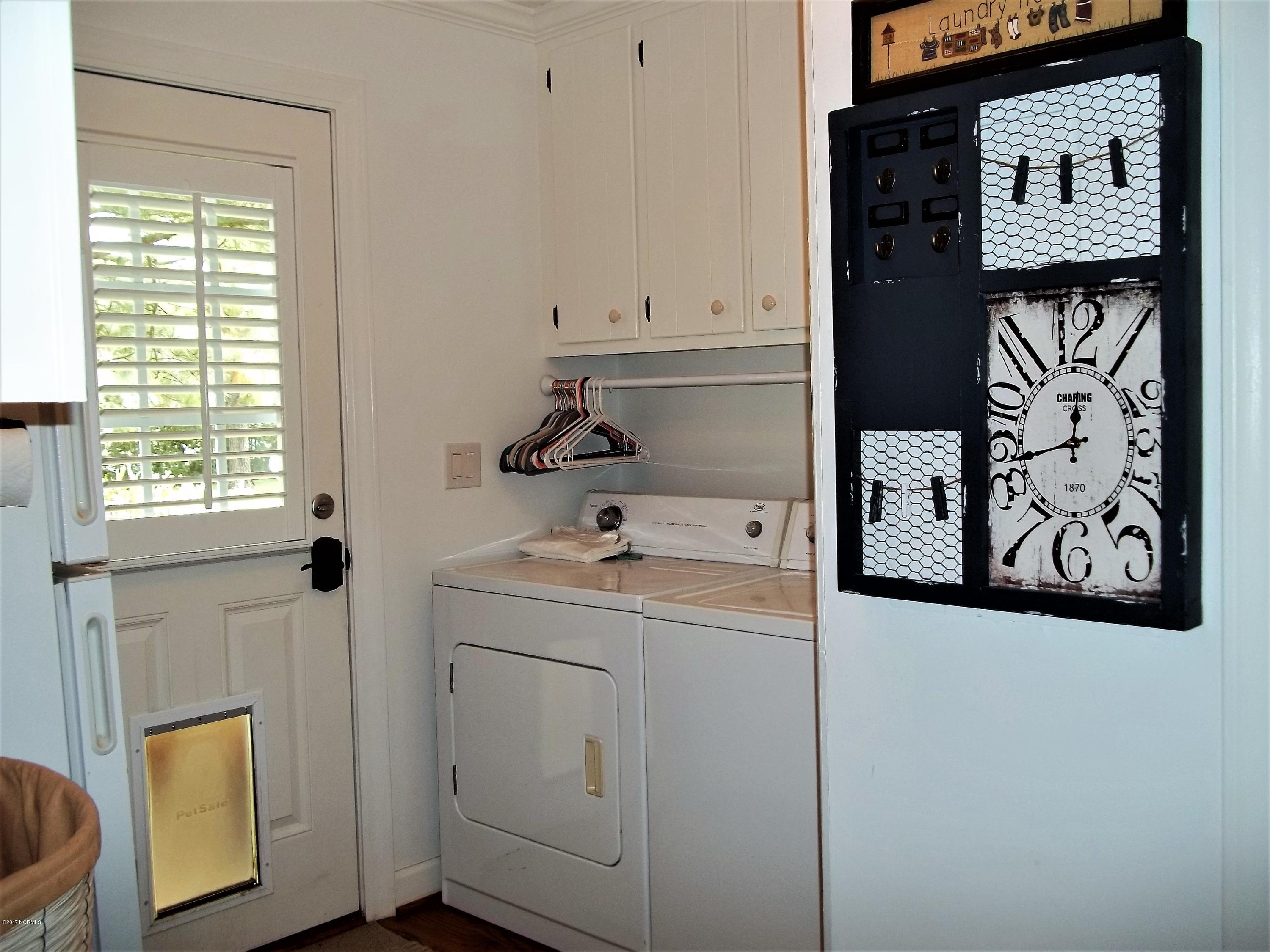 75 River Acres Road Washington, NC 27889 - Photo 14 of 39 Laundry Room