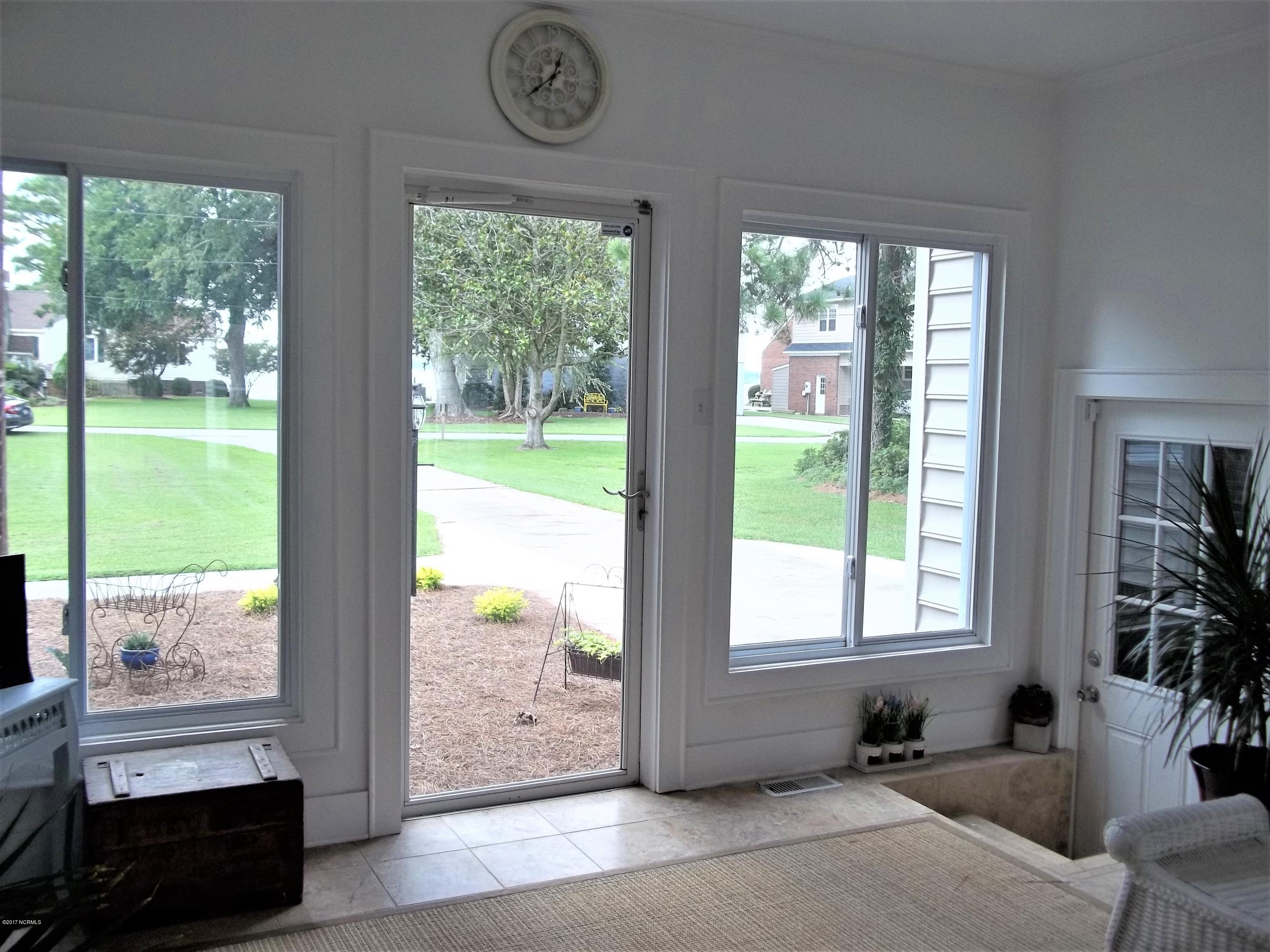 75 River Acres Road Washington, NC 27889 - Photo 18 of 39 Sunroom