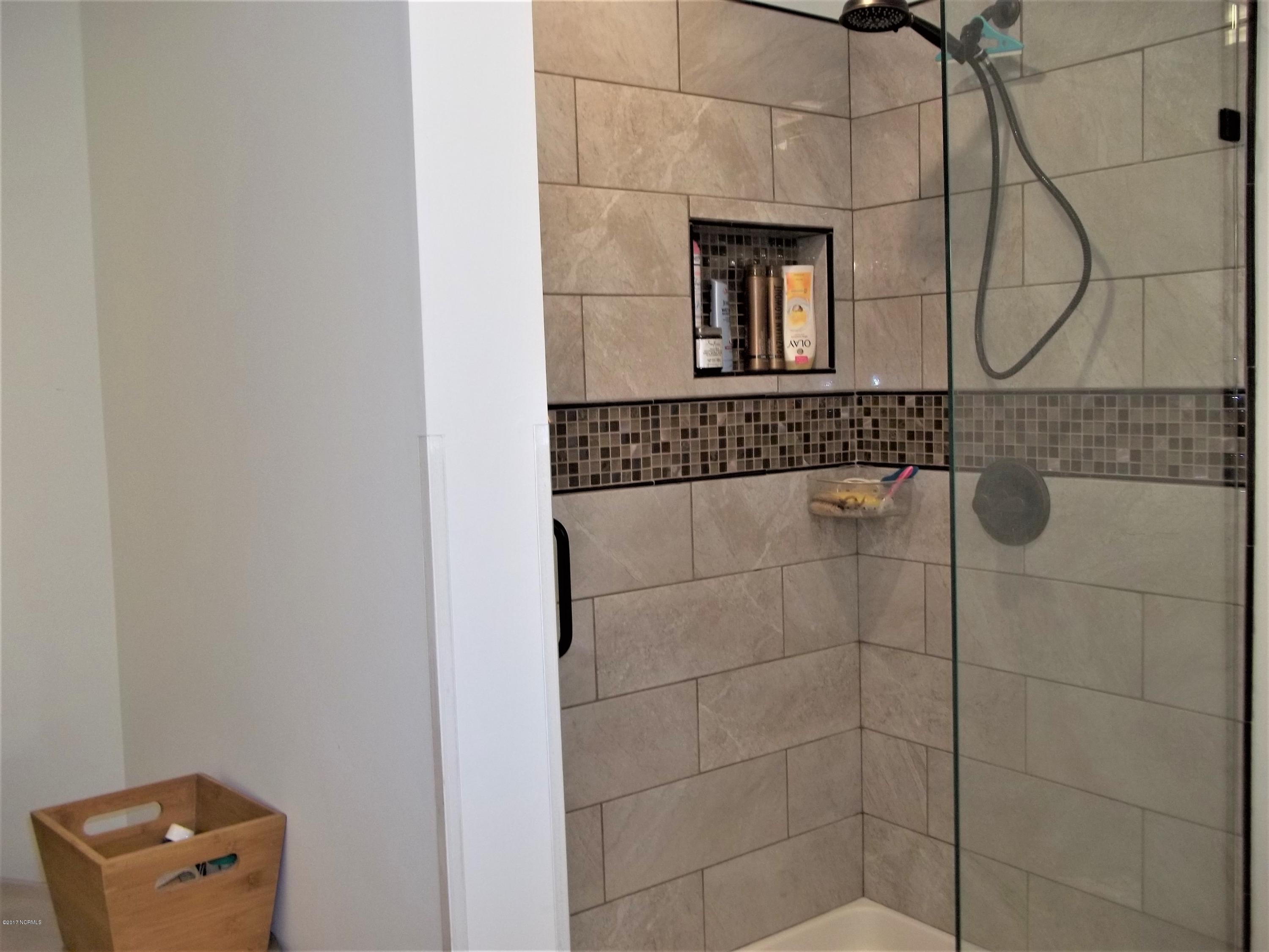 75 River Acres Road Washington, NC 27889 - Photo 26 of 39 Master Shower