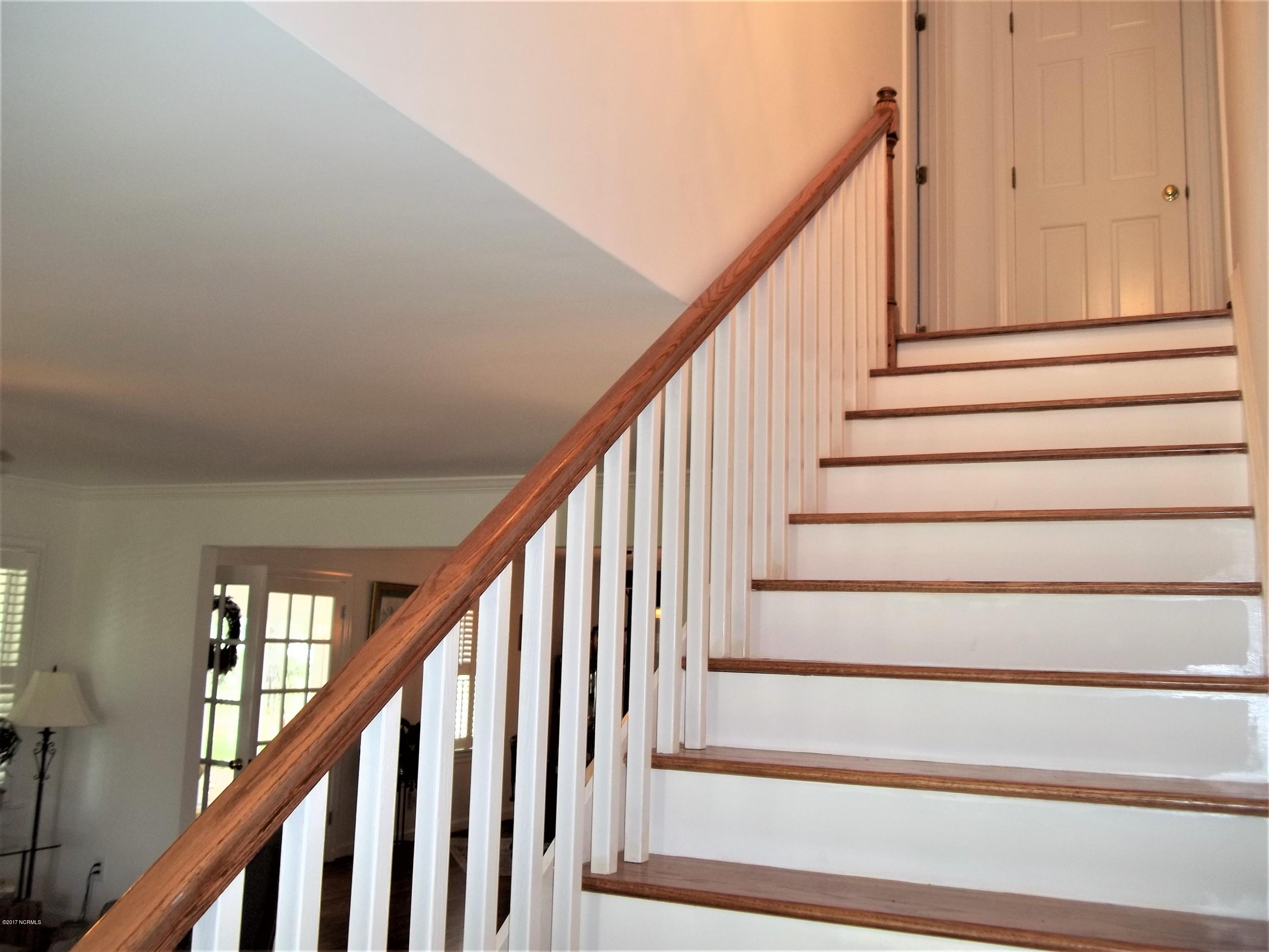 75 River Acres Road Washington, NC 27889 - Photo 28 of 39 Stairs