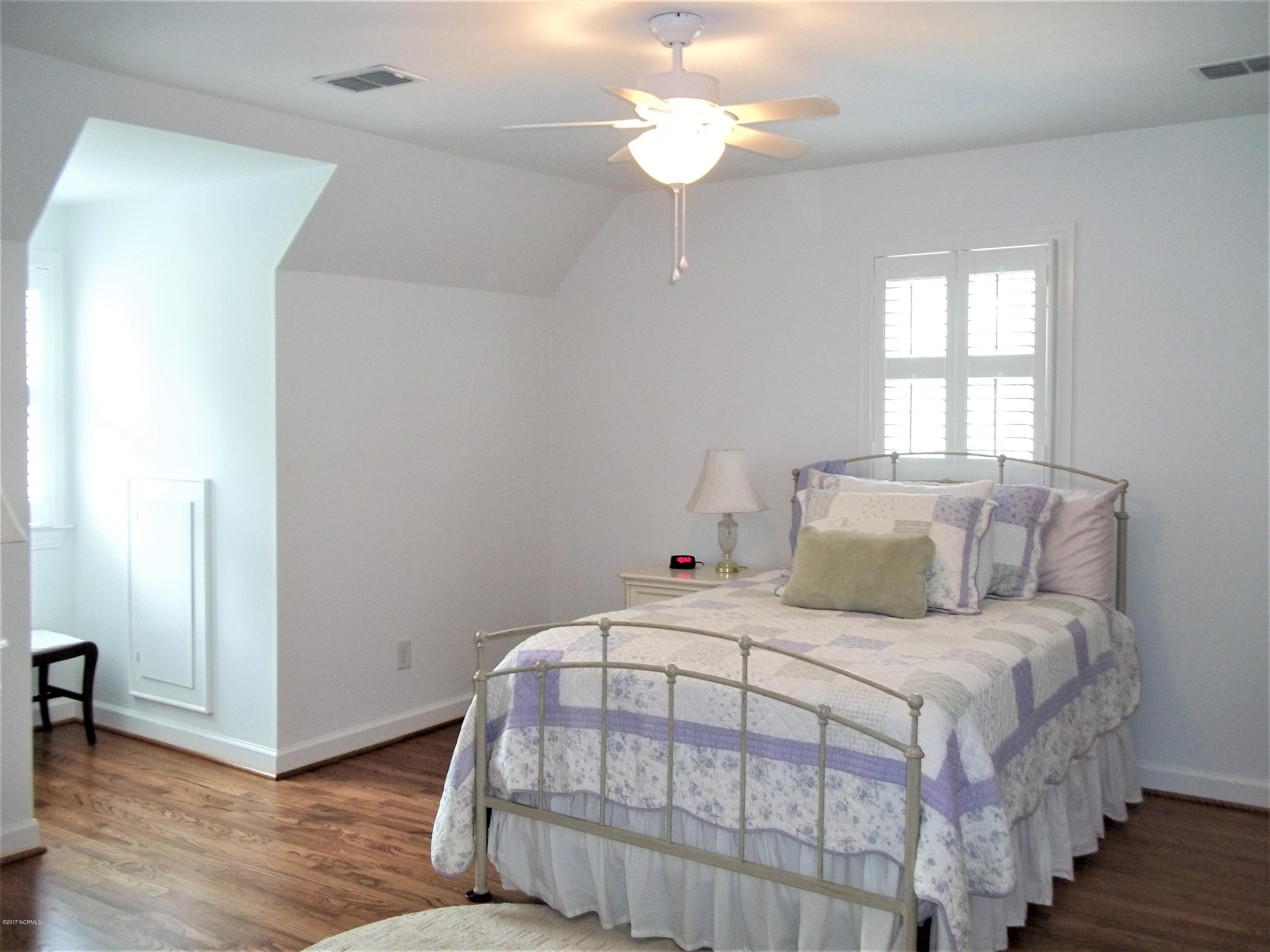75 River Acres Road Washington, NC 27889 - Photo 29 of 39 Upstairs Bedroom