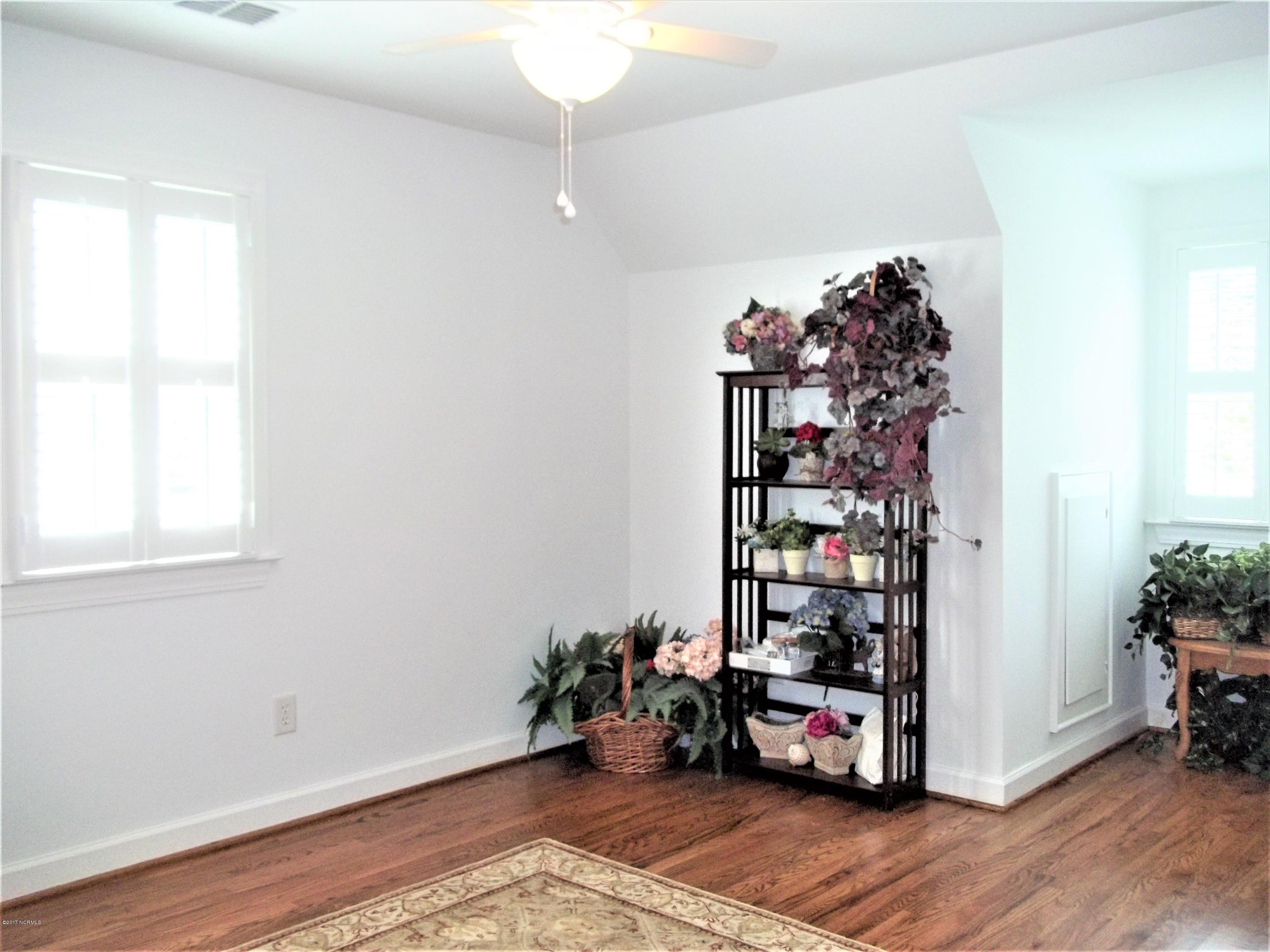 75 River Acres Road Washington, NC 27889 - Photo 31 of 39 2nd Upstairs Bedroom