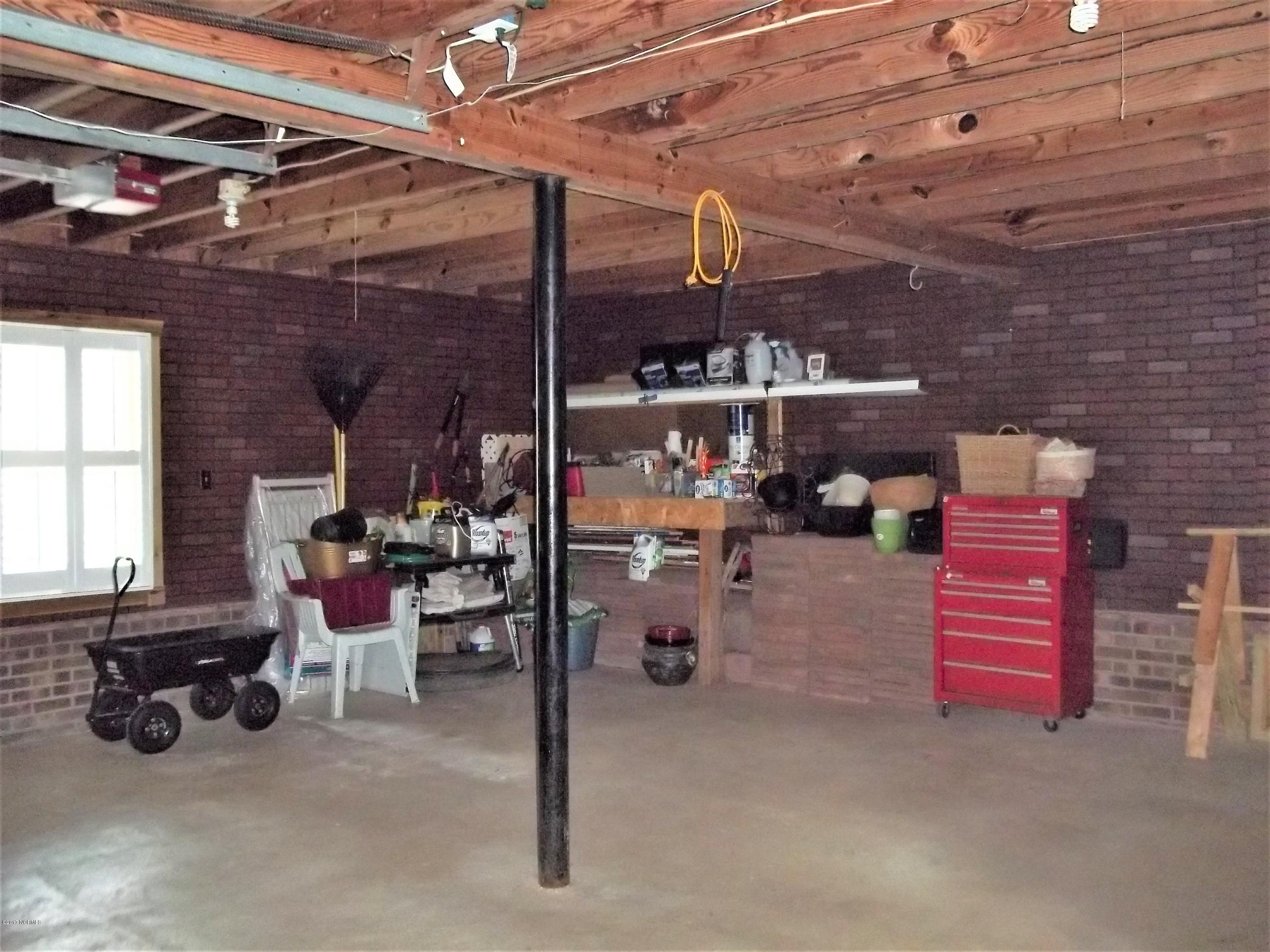 75 River Acres Road Washington, NC 27889 - Photo 35 of 39 Garage