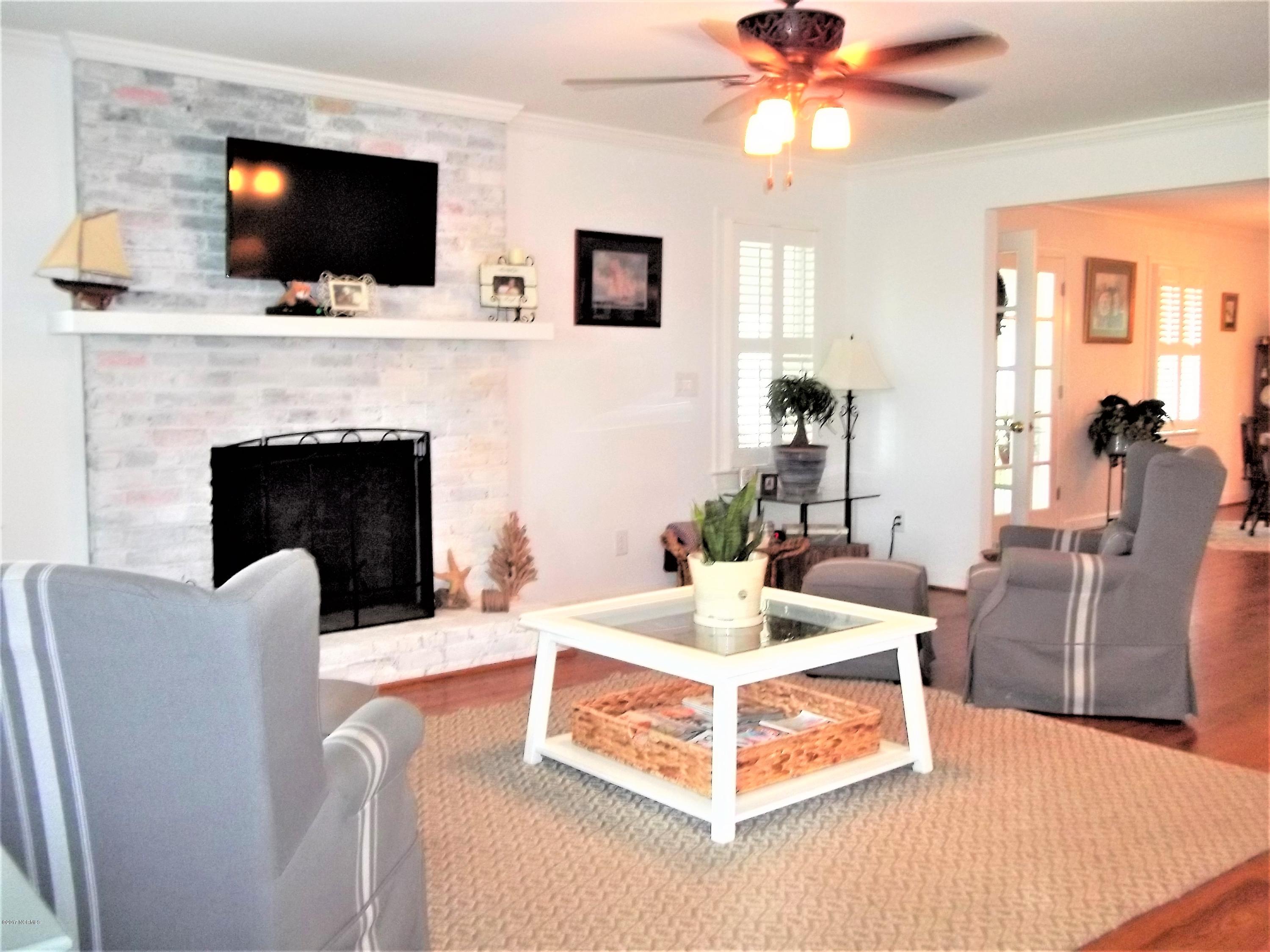 75 River Acres Road Washington, NC 27889 - Photo 6 of 39 Living Room