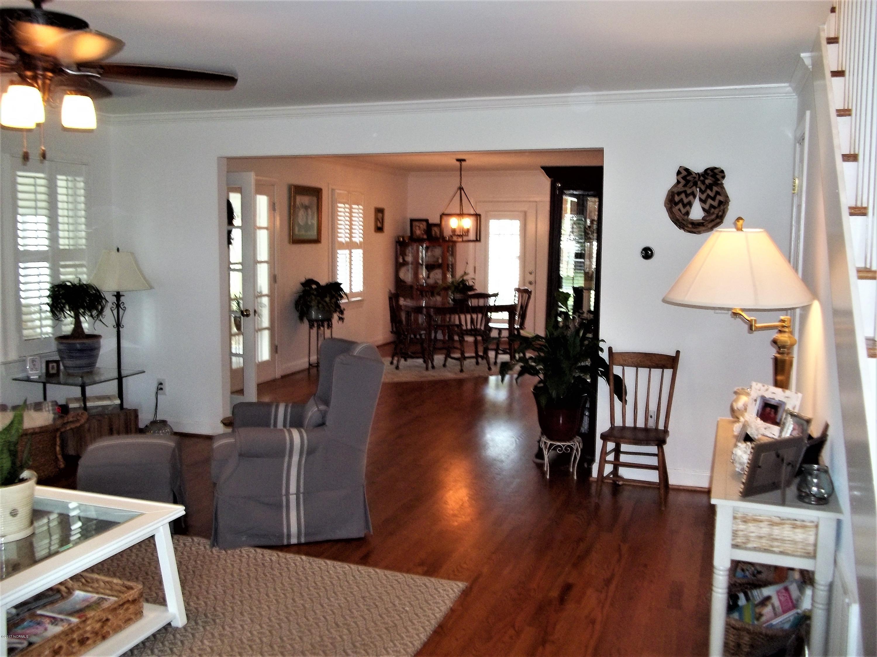 75 River Acres Road Washington, NC 27889 - Photo 9 of 39 Looking Towards Dining
