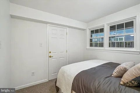 $899,999 | 24 South Abingdon Street, Arlington, VA 22204