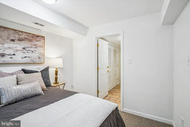 $899,999 | 24 South Abingdon Street, Arlington, VA 22204