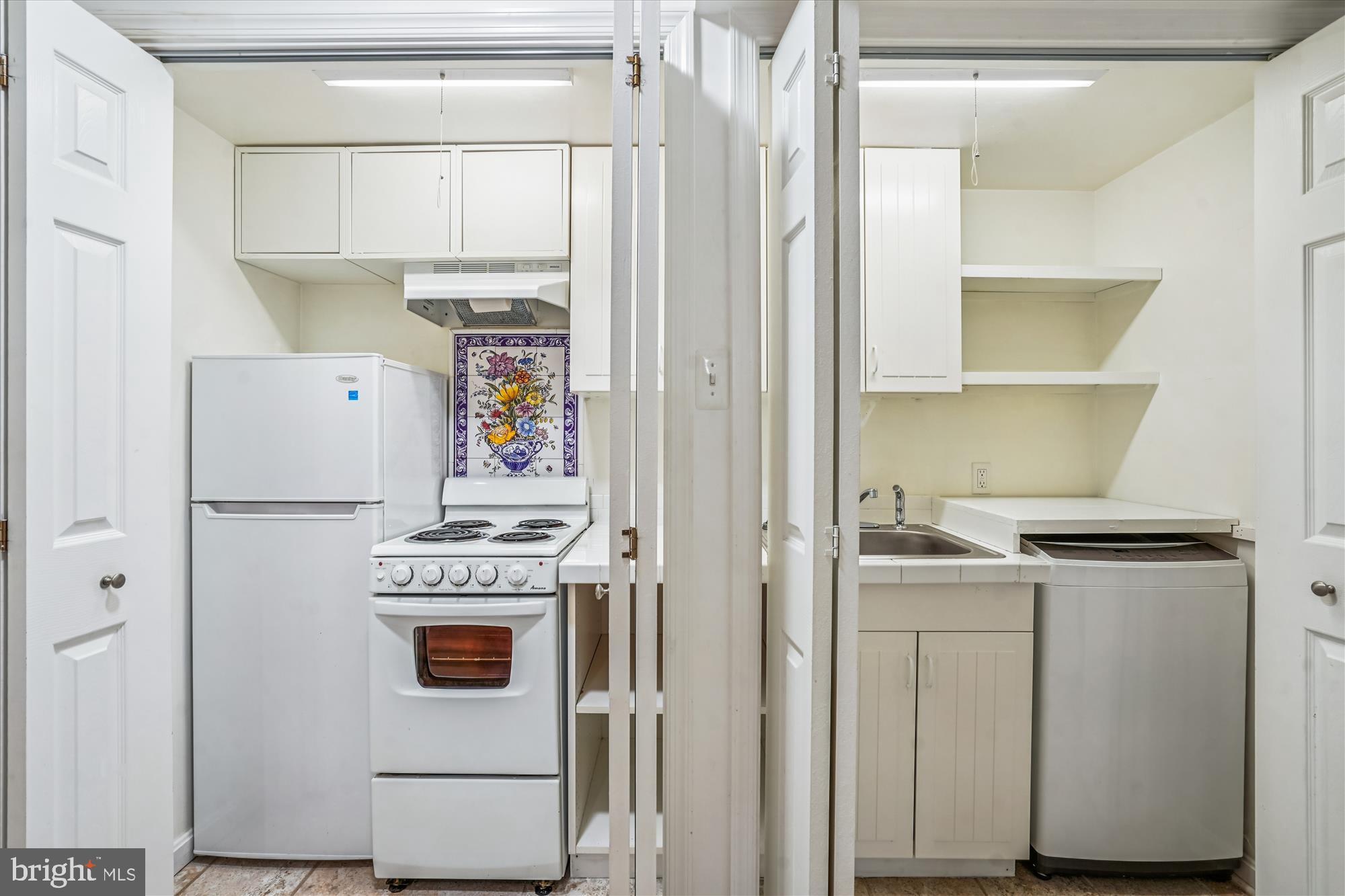 24 South Abingdon Street Arlington, VA 22204 - Photo 38 of 66 Cute Kitchen on Lower Level
