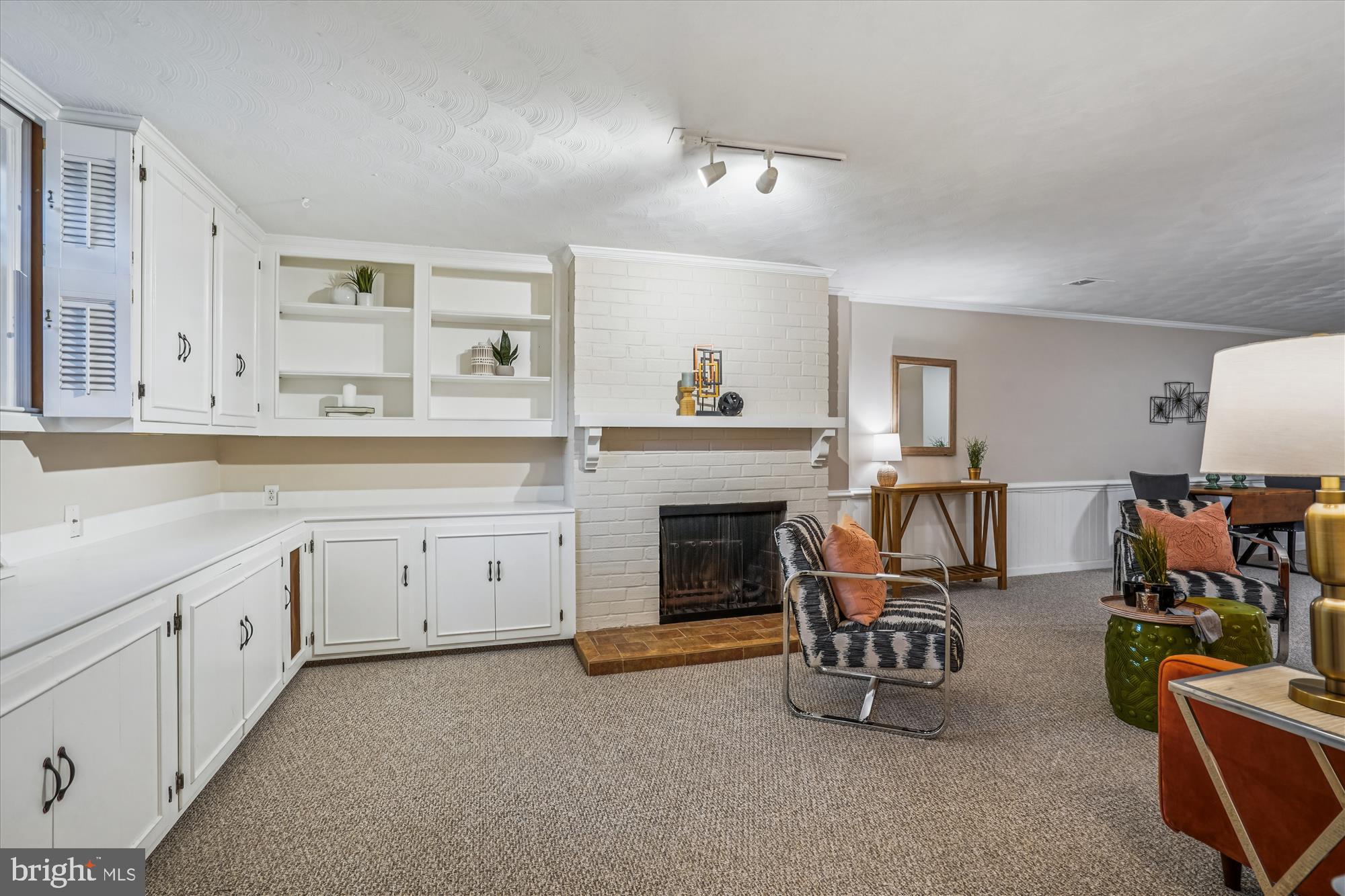 24 South Abingdon Street Arlington, VA 22204 - Photo 39 of 66 a view of kitchen with furniture and fireplace