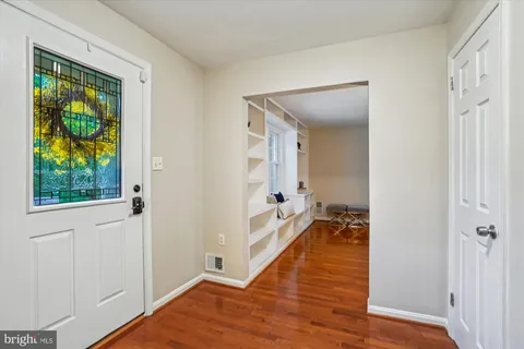 $899,999 | 24 South Abingdon Street, Arlington, VA 22204