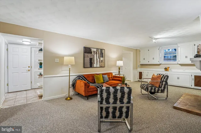 $899,999 | 24 South Abingdon Street, Arlington, VA 22204