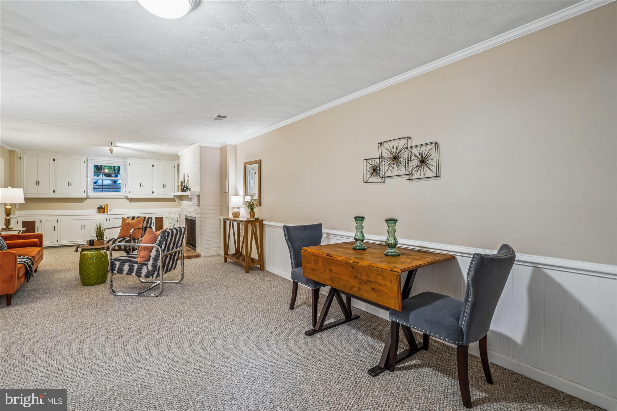 24 South Abingdon Street Arlington, VA 22204 - Photo 43 of 66 a view of a dining room with furniture and a window