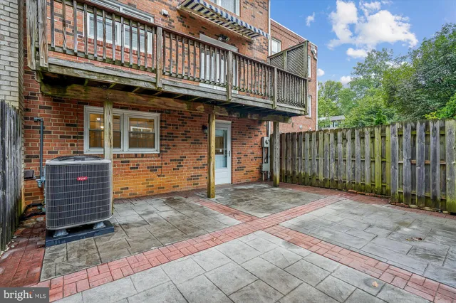 $899,999 | 24 South Abingdon Street, Arlington, VA 22204