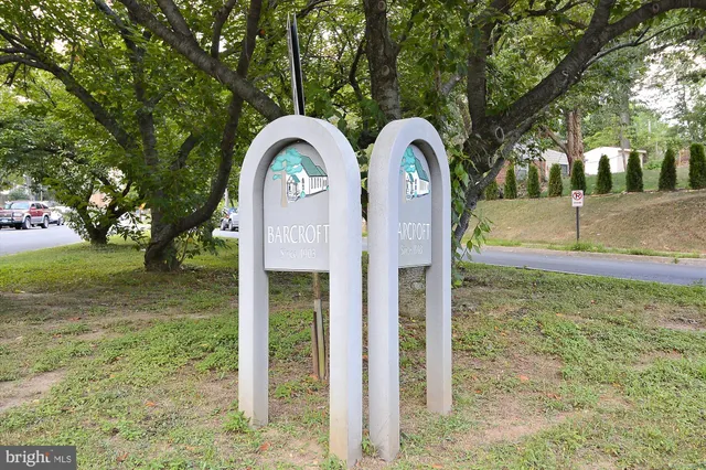 $899,999 | 24 South Abingdon Street, Arlington, VA 22204