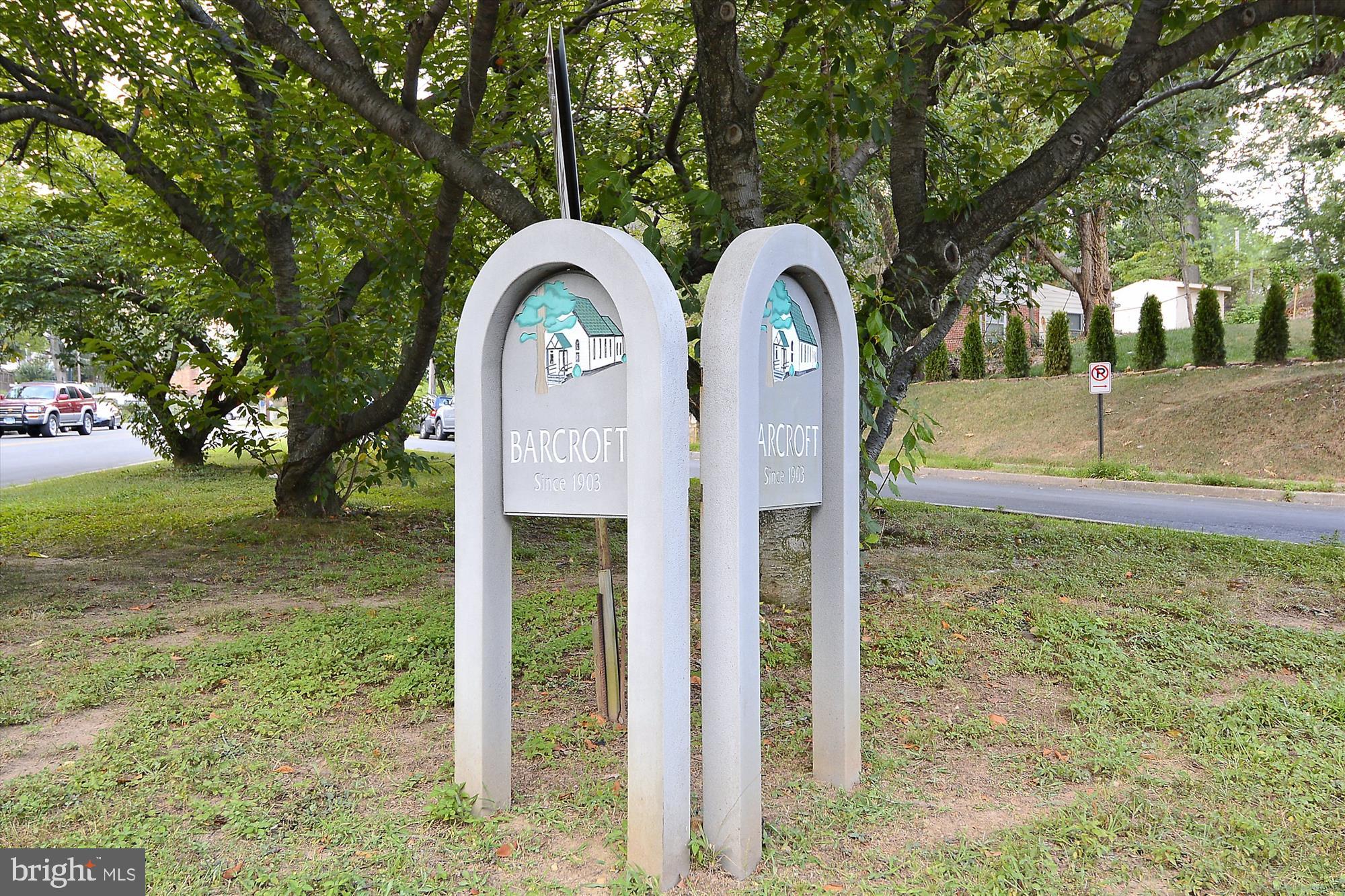 24 South Abingdon Street Arlington, VA 22204 - Photo 53 of 66 a front view of a house with garden