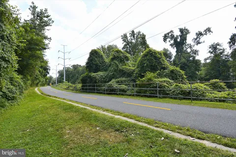 $899,999 | 24 South Abingdon Street, Arlington, VA 22204