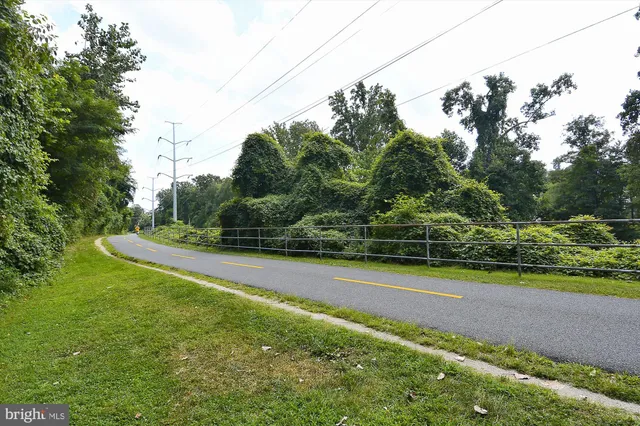 $899,999 | 24 South Abingdon Street, Arlington, VA 22204