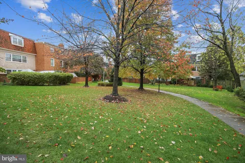 $899,999 | 24 South Abingdon Street, Arlington, VA 22204