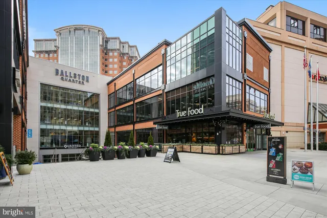 $899,999 | 24 South Abingdon Street, Arlington, VA 22204