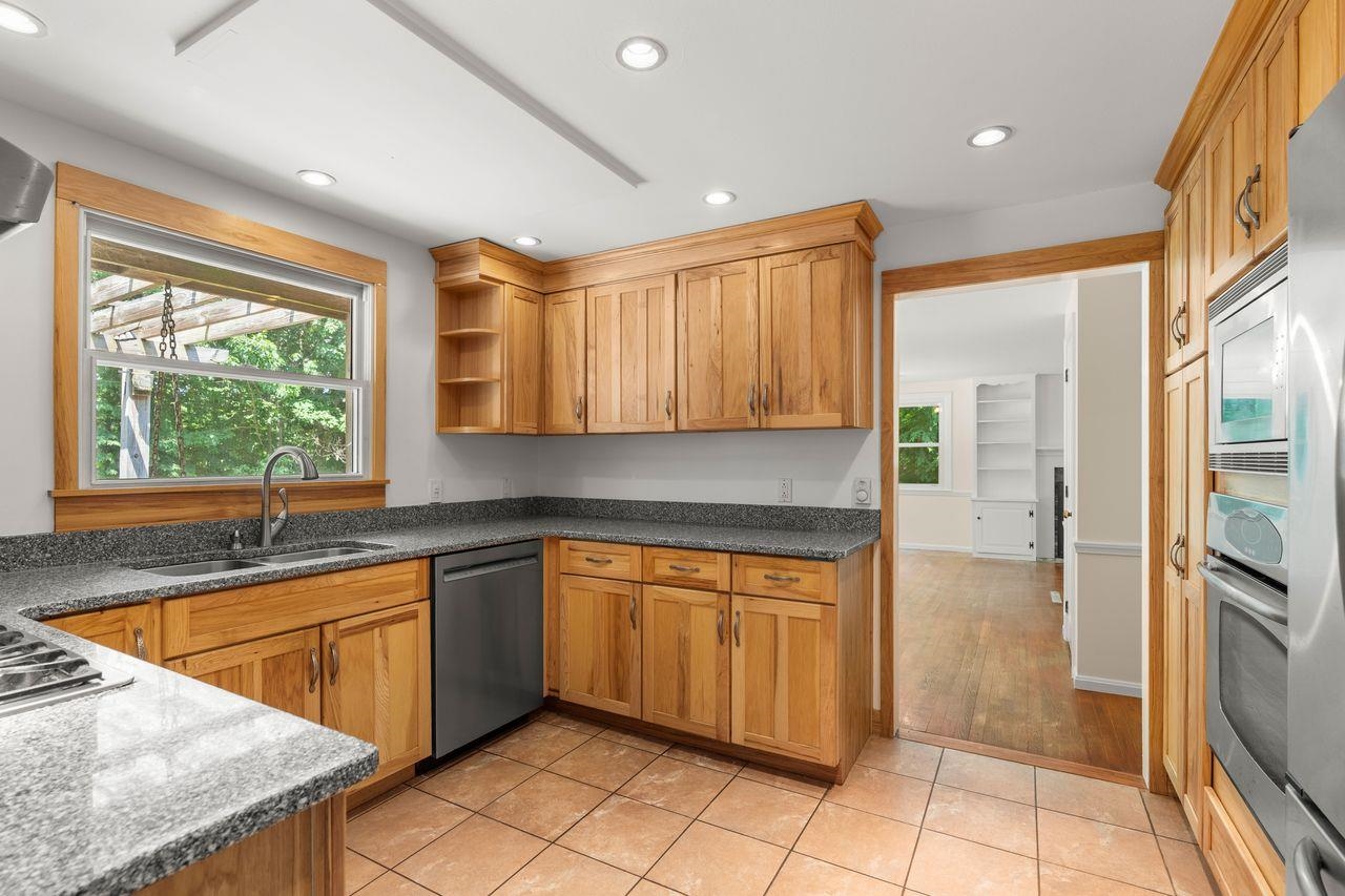 25 Birch Way New Hampton, NH 03256 - Photo 10 of 53