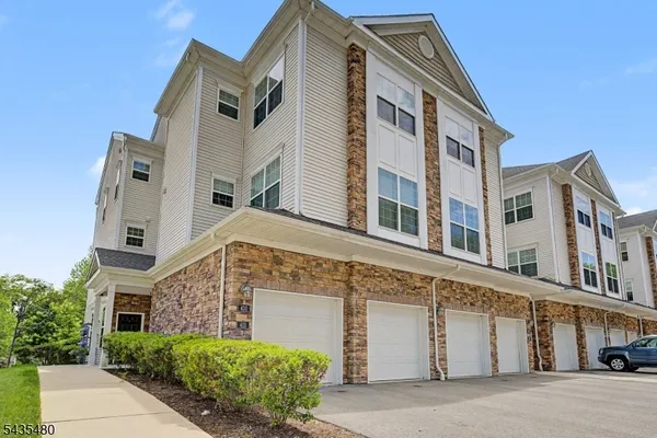 $550,000 | 411 Parkview Lane, Rockaway, NJ 07866