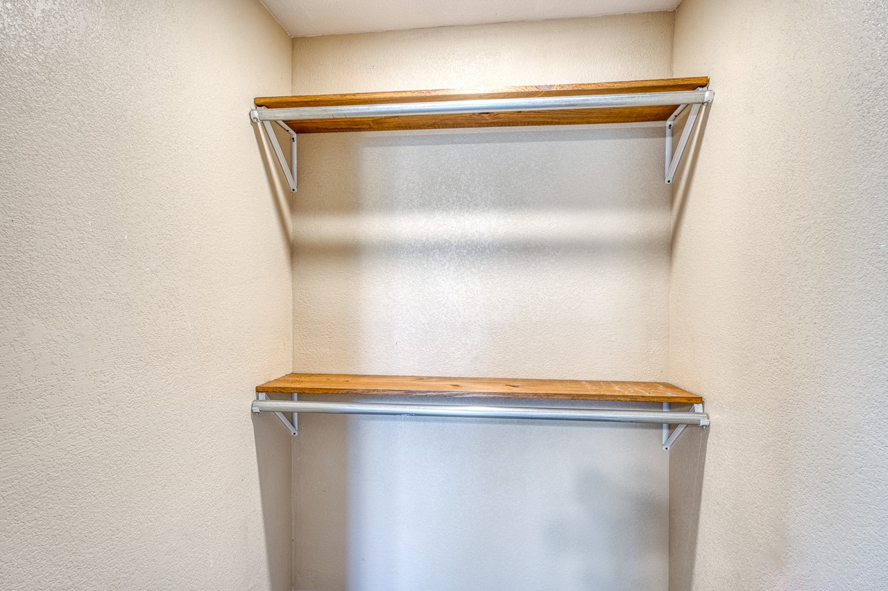 609 Dickson Street Lexington, TX 78947 - Photo 11 of 36 a view of staircase