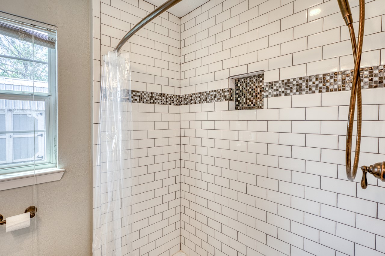 609 Dickson Street Lexington, TX 78947 - Photo 16 of 36 a bathroom with a shower