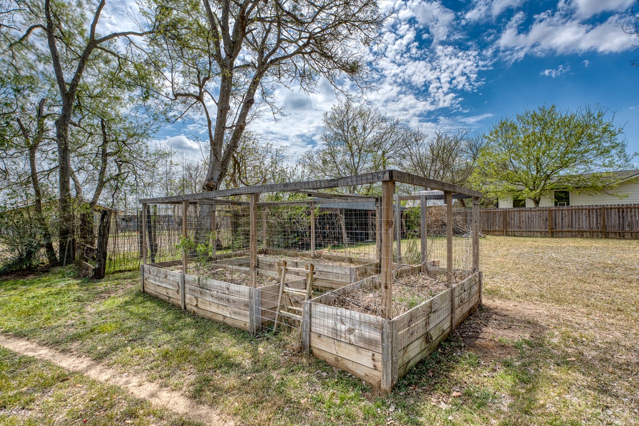 609 Dickson Street Lexington, TX 78947 - Photo 28 of 36 a view of a house with backyard and sitting area