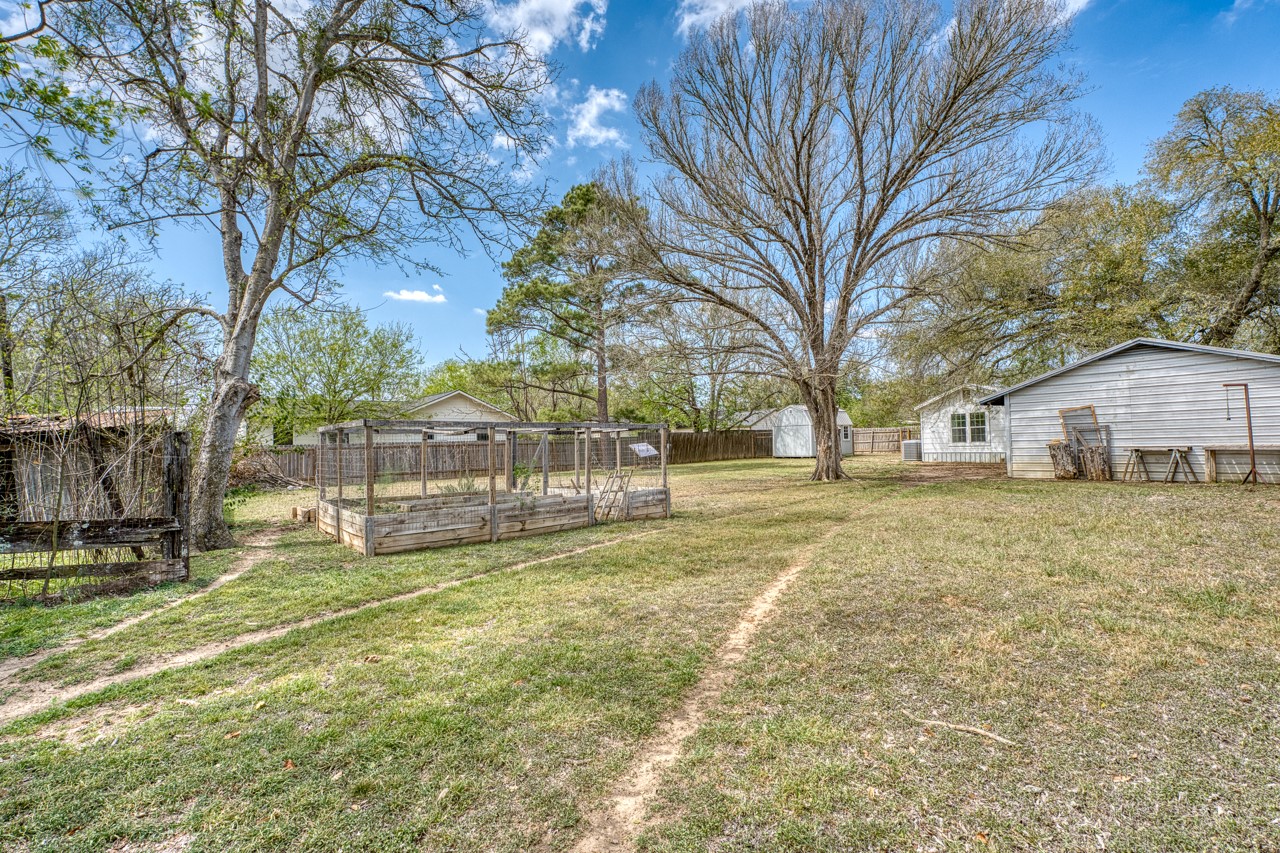 609 Dickson Street Lexington, TX 78947 - Photo 29 of 36 a view of a house with a yard