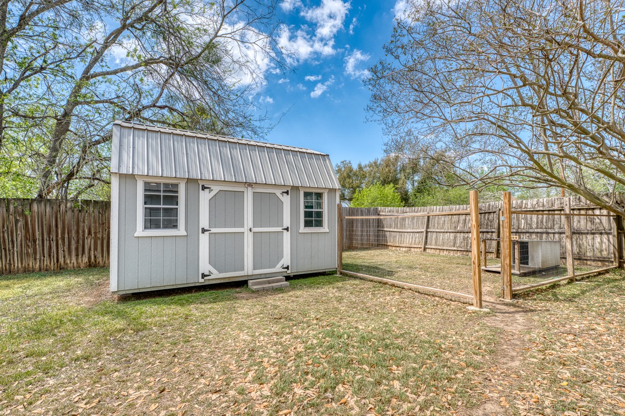 609 Dickson Street Lexington, TX 78947 - Photo 30 of 36 a view of a house with a yard