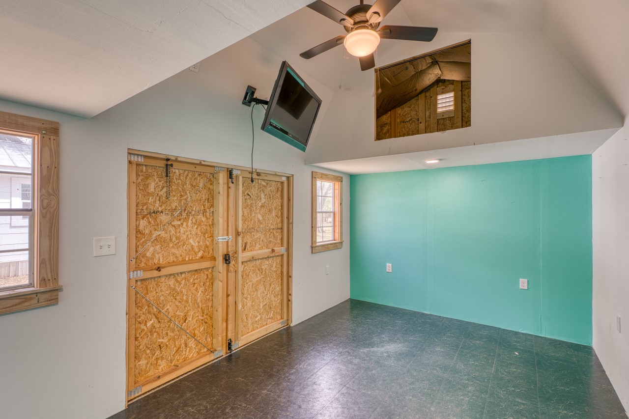 609 Dickson Street Lexington, TX 78947 - Photo 31 of 36 a view of empty room with ceiling fan and window