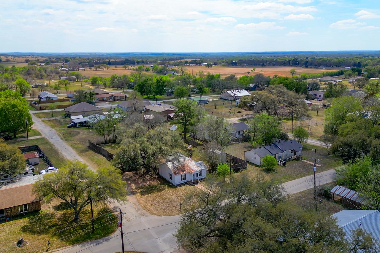 609 Dickson Street Lexington, TX 78947 - Photo 35 of 36 a view of a city