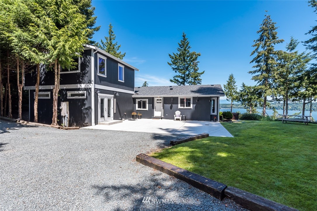 14421 Gibralter Road Anacortes, WA 98221 - Photo 4 of 36 Gallery Image 4