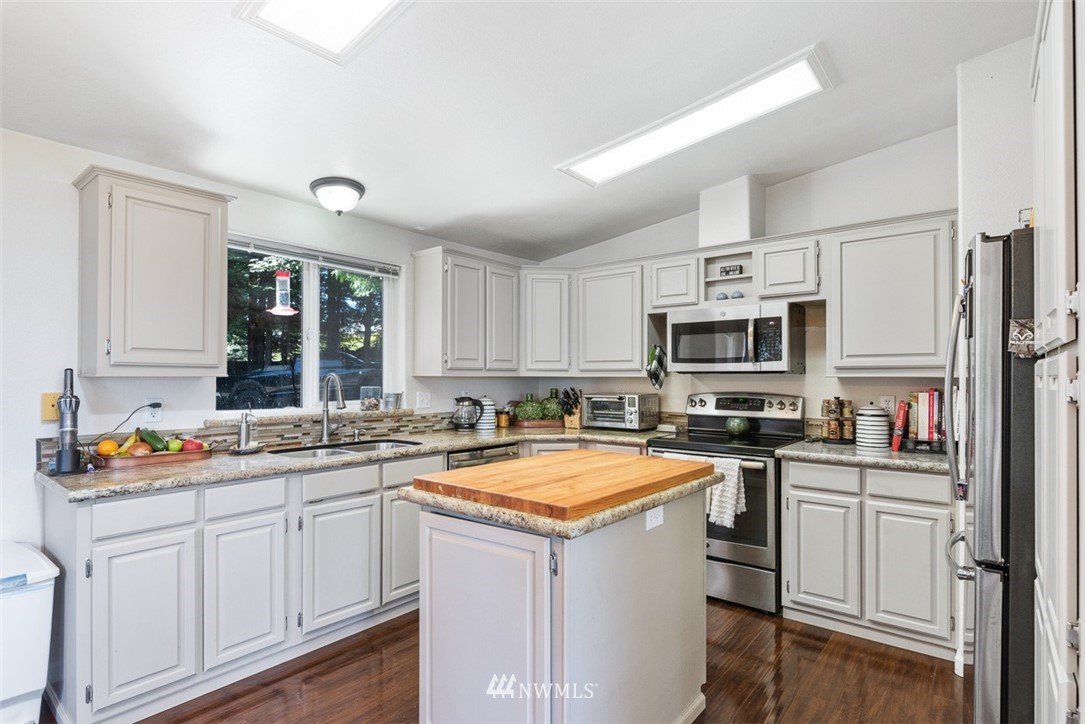 14421 Gibralter Road Anacortes, WA 98221 - Photo 10 of 36 Gallery Image 10