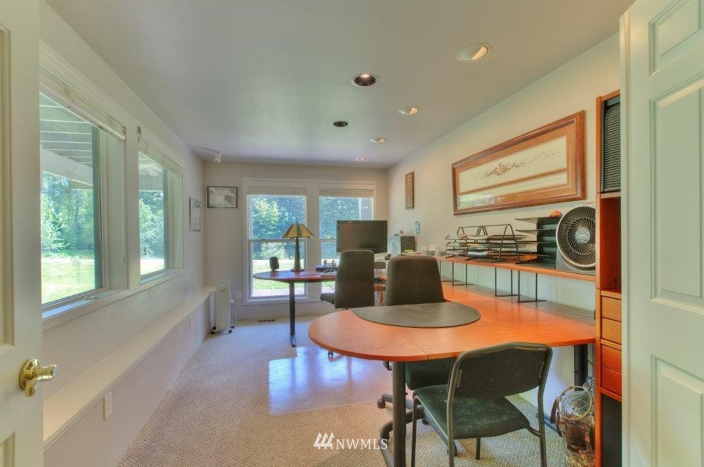 22405 Sweeney Road Southeast Maple Valley, WA 98038 - Photo 13 of 20