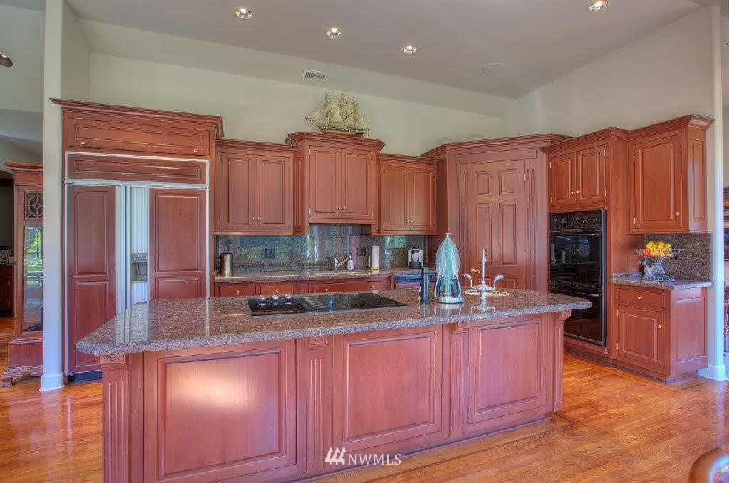22405 Sweeney Road Southeast Maple Valley, WA 98038 - Photo 4 of 20