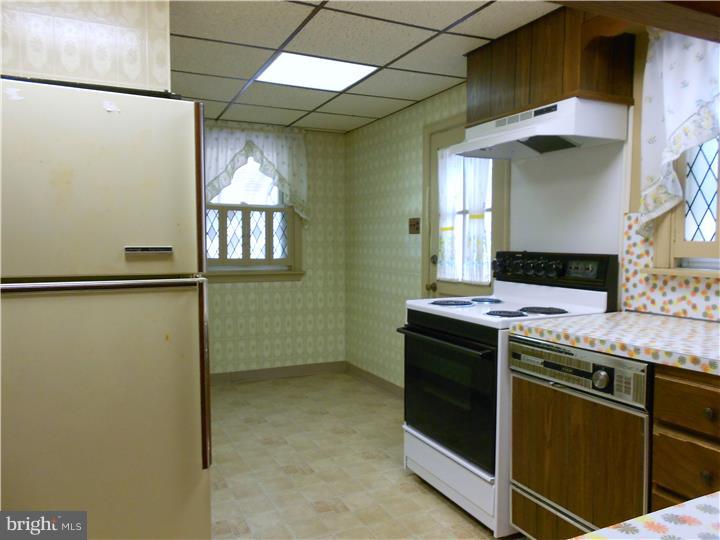 85 Warrior Road Drexel Hill, PA 19026 - Photo 11 of 19 Kitchen